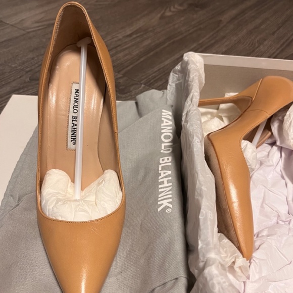 Manolo Blahnik, Classic Stilettos, Size 5.5, Camel Colour - Picture 2 of 4